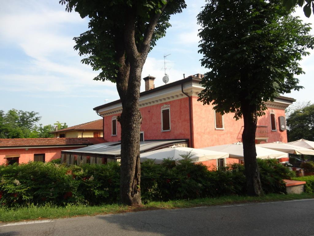 Hotel La Valle Volta Mantovana Buitenkant foto