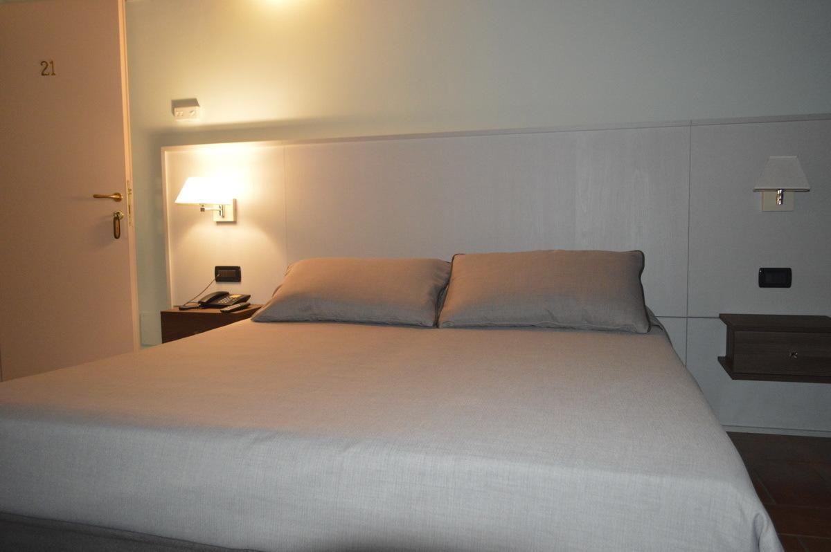 Hotel La Valle Volta Mantovana Buitenkant foto