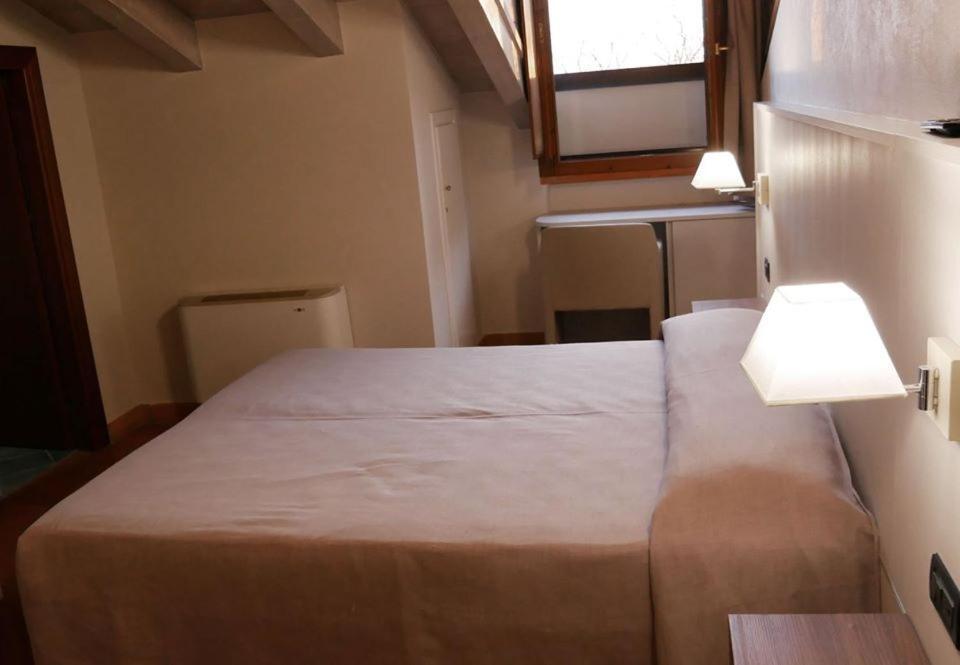 Hotel La Valle Volta Mantovana Buitenkant foto