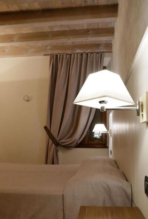 Hotel La Valle Volta Mantovana Buitenkant foto