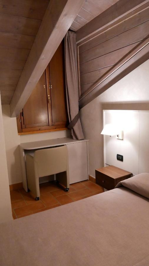 Hotel La Valle Volta Mantovana Buitenkant foto