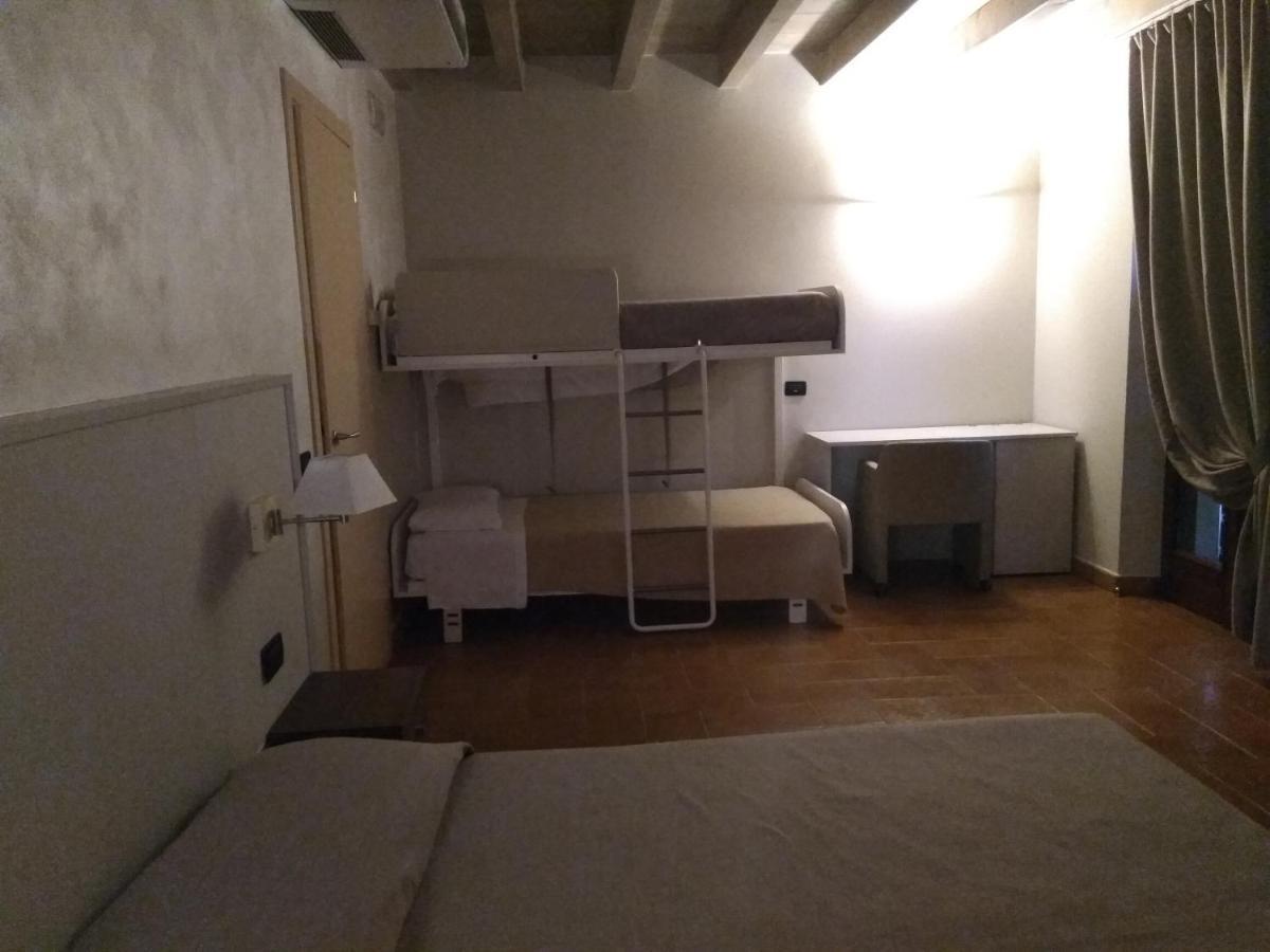 Hotel La Valle Volta Mantovana Buitenkant foto